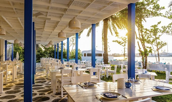 Le Meridien Mina Seyahi Beach Resort & Waterpark - Restaurant „Fish Taverna”
