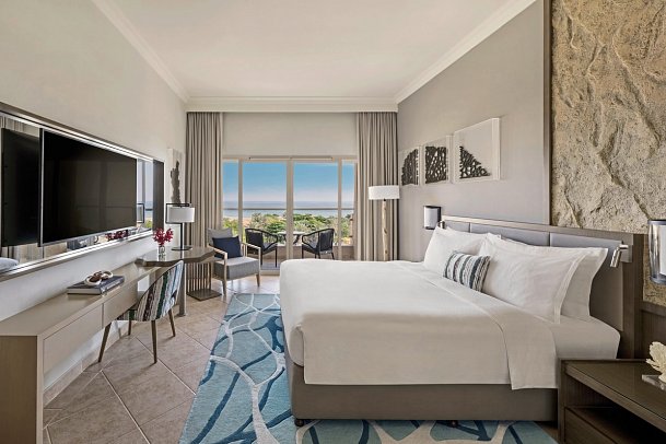 Fujairah Rotana Resort & Spa Al Aqah Beach - Wohnbeispiel Ocean View Room (Zimmercodierungen DBM & WB2)
