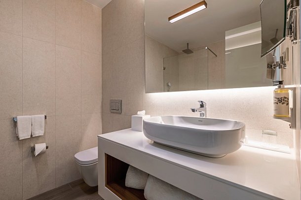 Regency Salgados Hotel & Spa - Beispiel Bad Doppelzimmer Premium (Zimmercodierungen DSP & DS3)