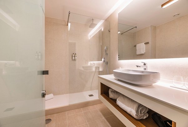 Regency Salgados Hotel & Spa - Beispiel Bad (Zimmercodierungen DB1, DB2, DB3, DSG, DS2, DSP & DS3)