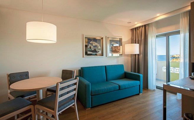 Turim Presidente Hotel - Wohnbeispiel Suite Superior seitl. Meerblick (Zimmercodierung WSC)