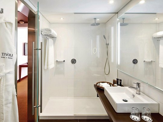 Tivoli Marina Vilamoura - Beispiel Bad Doppelzimmer Premium PuroBeach (Zimmercodierungen UMH & UMM)