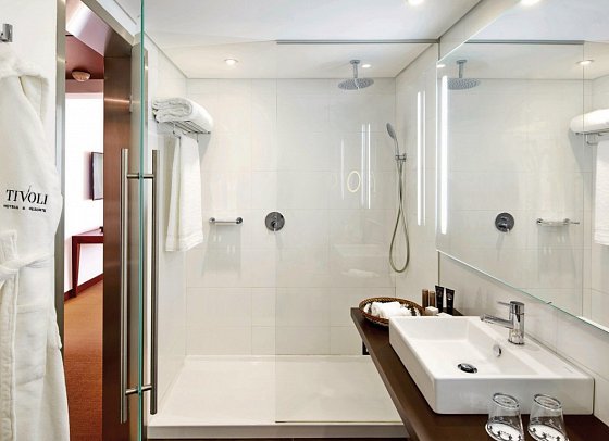 Tivoli Marina Vilamoura - Beispiel Bad Doppelzimmer Premium PuroBeach (Zimmercodierungen UMH & UMM)