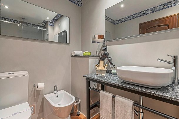 Dom Manuel I - Beispiel Bad Doppelzimmer Classic (Zimmercodierungen DBL & DBP)