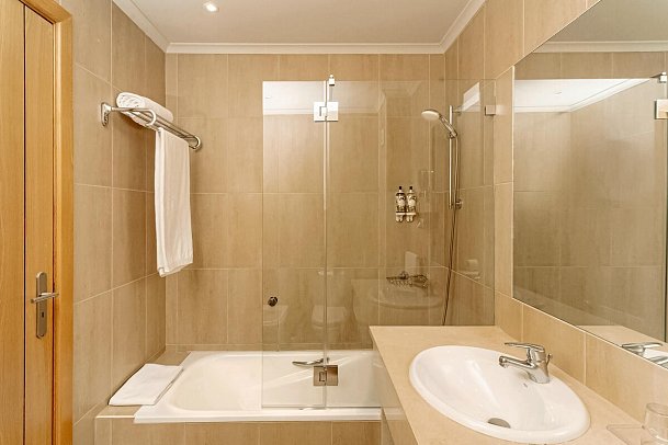 Vale d'El Rei Hotel & Villas - Beispiel Bad Suite (Zimmercodierung WB1)
