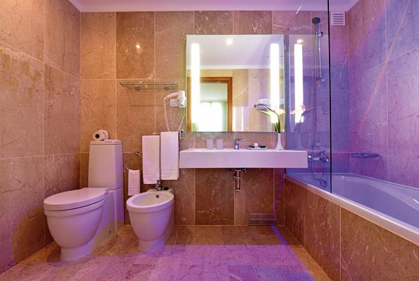 Pestana Viking Beach & Golf Resort - Beispiel Bad (Zimmercodierungen WB1, WBM & WSM)