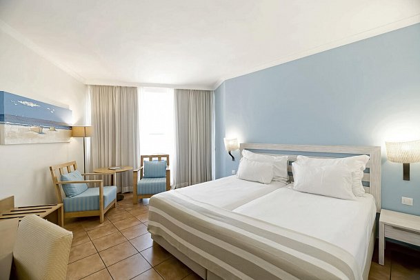 Pestana Viking Beach & Golf Resort - Wohnbeispiel Doppelzimmer Deluxe seitl. Meerblick (Zimmercodierungen DBN & DCN)