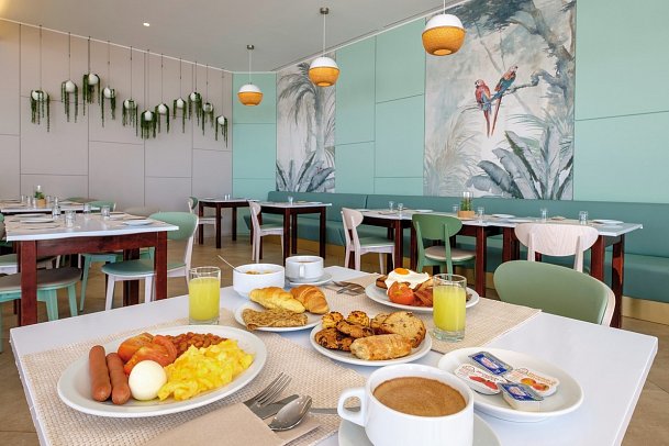 Auramar Beach Resort