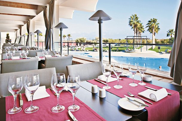 Ozadi Altura Beach Resort