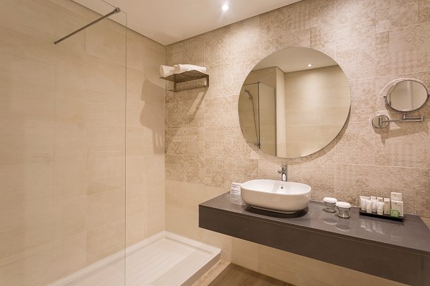 AP Oriental Beach - Beispiel Bad Doppelzimmer (Zimmercodierungen DP1, DBN, D1N & DGM)