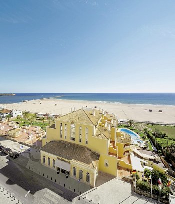AP Oriental Beach