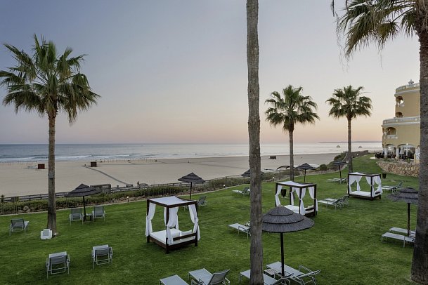 AP Oriental Beach