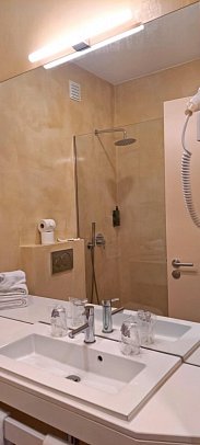 Navegadores - beispiel Bad Doppelzimmer Standard (Zimmercodierungen DG1 & DG2)
