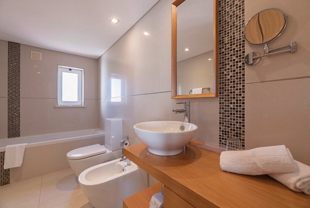 Vale da Lapa Village Resort - Beispiel Bad Villa (Zimmercodierungen VB1 & VB2)