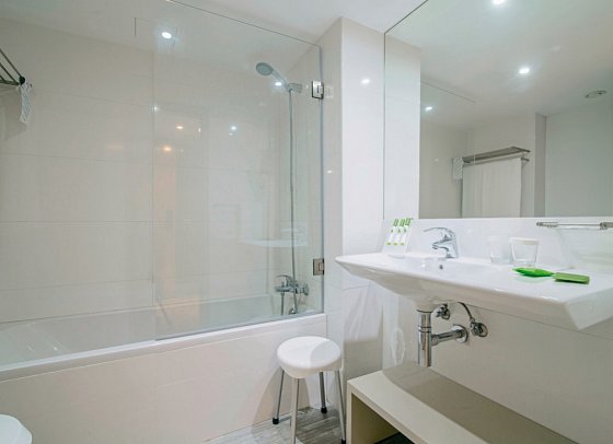 Aqualuz Lagos by Editory - Beispiel Bad Studio Premium (Zimmercodierung SM1)