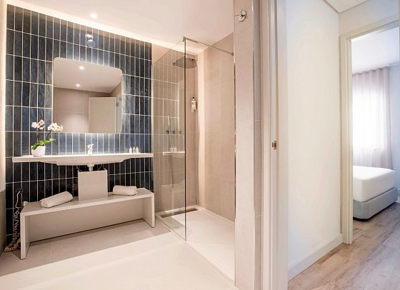 Aqualuz Lagos by Editory - Beispiel Bad Suite Premium (Zimmercodierung WM1)