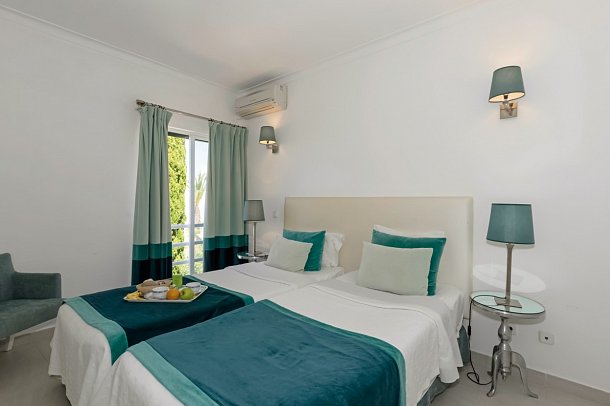 Rocha Brava Village Resort - Wohnbeispiel Villa 2 Schlafzimmer Meerblick (Zimmercodierung V1M)