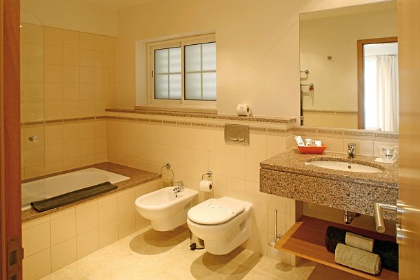 Vale d'Oliveiras Quinta Resort & Spa - Beispiel Bad Apt. 1 Schlafzimmer (Zimmercodierungen ABG, AB1, AB2 & AB3)