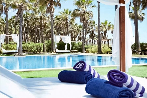 Wine & Books by the Sea Algarve Resort