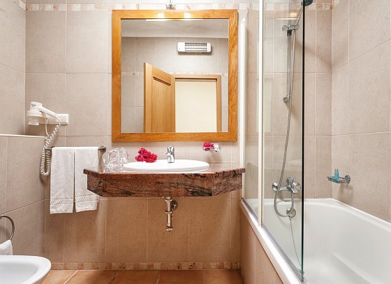 Pestana Palm Gardens Ocean & Golf Villas - Beispiel Bad Superior (Zimmercodierung VS1)