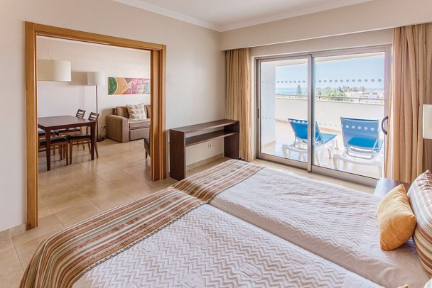 Alfagar Aparthotel - Wohnbeispiel Appartement Meerblick (Zimmercodierung ABM)