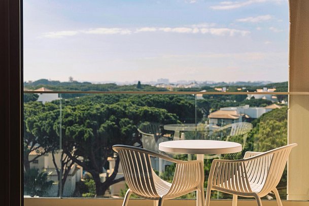 Falésia - Beispiel Balkon Juniorsuite obere Etage (Zimmercodierung J1D)