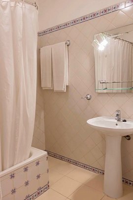 Aparthotel Calema Avenida Jardim - Beispiel Bad (Zimmercodierungen AB1 & SB1)