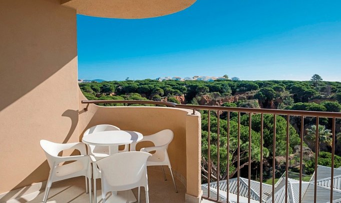 3HB Falésia Garden - Beispiel Balkon Appartement Deluxe seitl. Meerblick (Zimmercodierungen ADN & AD3)