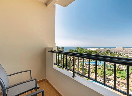 3HB Guaraná - Beispiel Balkon Doppel-/Familienzimmer seitl. Meerblick (Zimmercodierungen D1N, F3N & F4N)