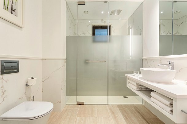 Pine Cliffs Gardens - Beispiel Bad Suite (Zimmercodierungen ABG, OBG & PBG)