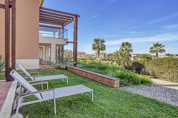 Monte Santo Resort - Beispiel Terrasse Luxus-Townhouse 2 Schlafzimmer Poolblick (Zimmercodierung ODP)