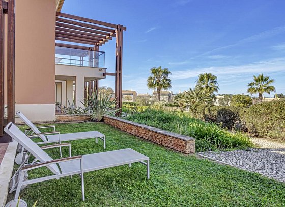 Monte Santo Resort - Beispiel Terrasse Luxus-Townhouse 2 Schlafzimmer Poolblick (Zimmercodierung ODP)