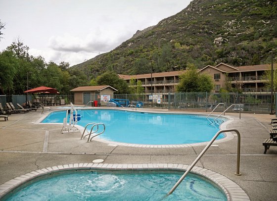 Yosemite View Lodge
