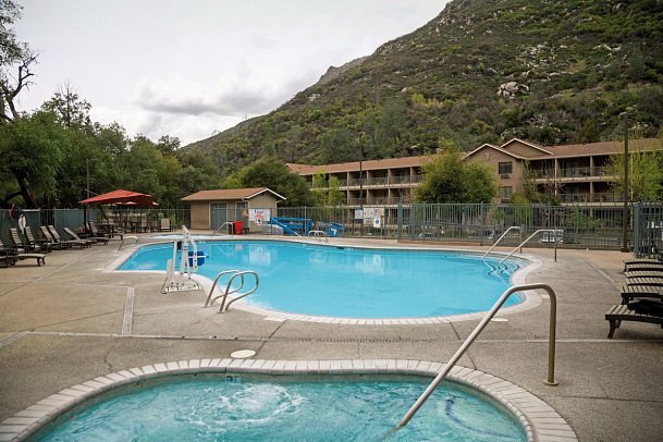 Yosemite View Lodge