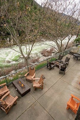 Yosemite View Lodge