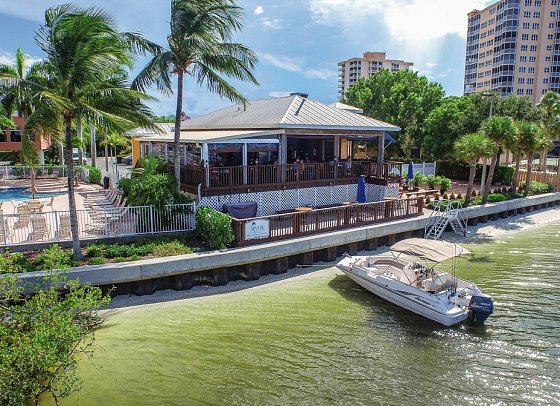 Lovers Key Resort - Restaurant Flipper's on the Bay