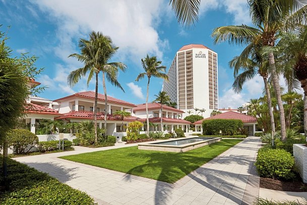 Signia Hilton Naples Grande Beach Resort