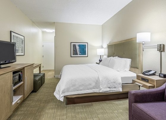 Hampton Inn Naples North Bonita Springs - Wohnbeispiel Room One King Bed (Zimmercodierung UG1)