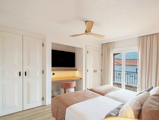 Dreams Madeira Resort Spa & Marina - Wohnbeispiel Familienzimmer Deluxe Gartenblick (Zimmercodierung FDG)