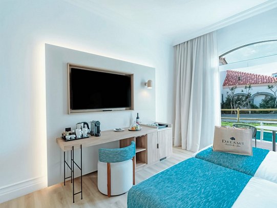 Dreams Madeira Resort Spa & Marina - Wohnbeispiel Doppelzimmer Preferred Club Poolzugang (Zimmercodierung DLQ)