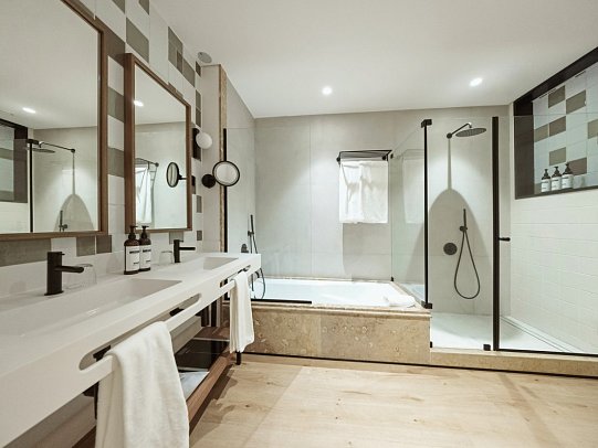 Dreams Madeira Resort Spa & Marina - Beispiel Bad Suite Preferred Club (Zimmercodierung WL1)