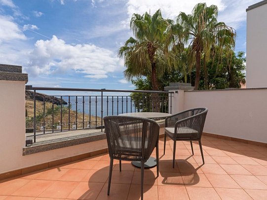 Hyatt Ziva Madeira - Beispiel Terrasse Doppelzimmer Meerblick (Zimmercodierungen DBM & DLM)