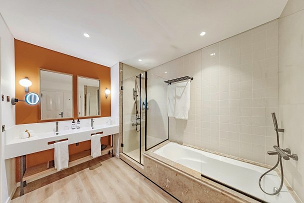 Hyatt Ziva Madeira - Beispiel Bad Juniorsuite & Familienzimmer (Zimmercodierungen JB1, JL1 & FL1)