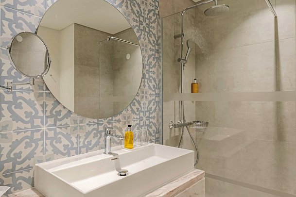 Sentido Galosol - Beispiel Bad Doppelzimmer seitl. Meerblick (Zimmercodierung DBN)