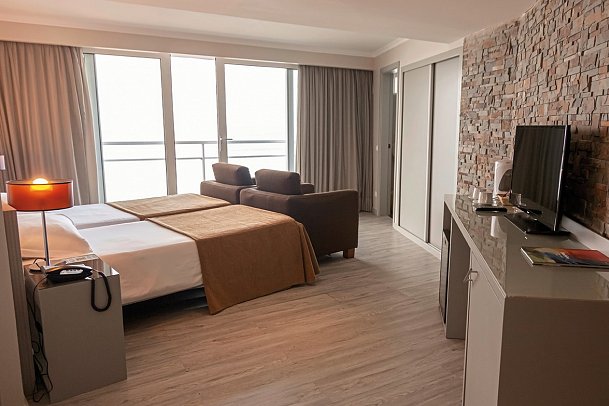 Orca Praia - Wohnbeispiel Doppelzimmer Meerblick (Zimmercodierung DBM)