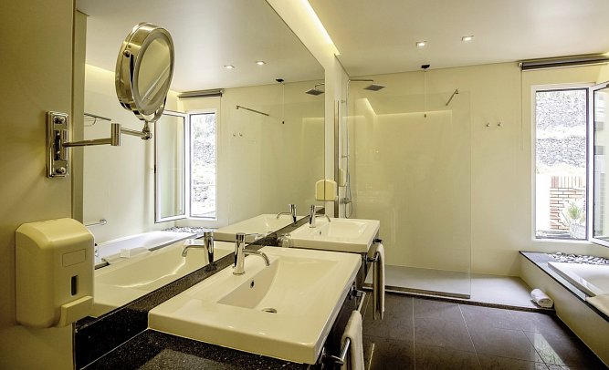 Calheta Beach - Badbeispiel Suite Meerblick (Zimmercodierung WBM)