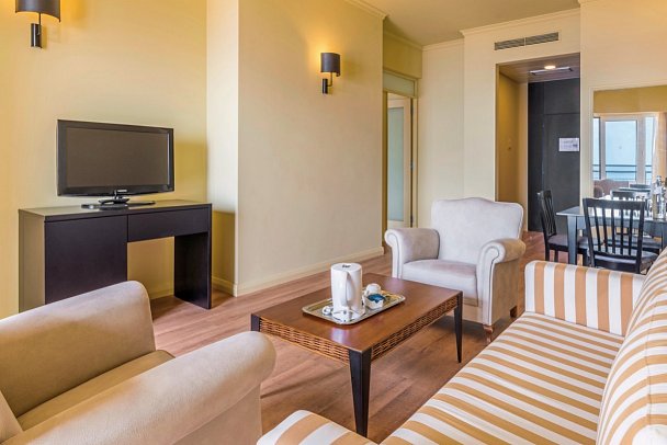 Calheta Beach - Wohnbeispiel Suite Meerblick (Zimmercodierungen WBN & WBM)