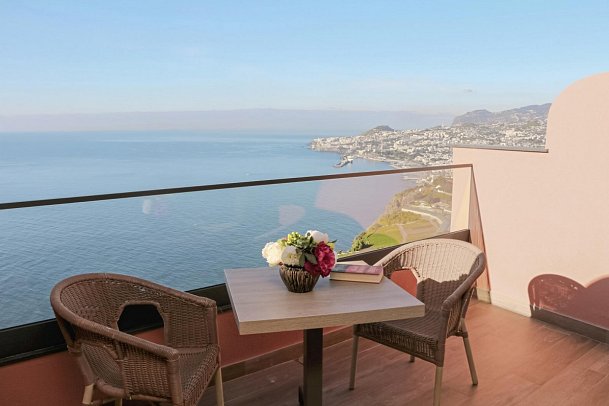 Ocean Gardens - Beispiel Balkon Doppelzimmer Buchtblick (Zimmercodierung DB2)