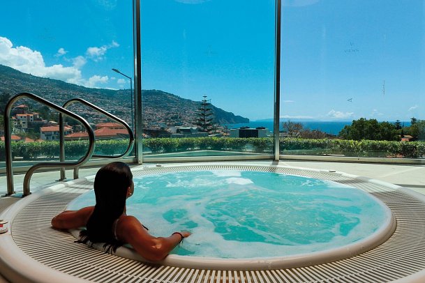 The Views Baía