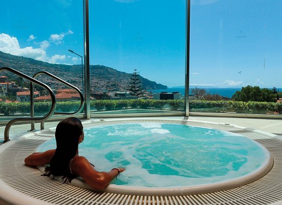 The Views Baía